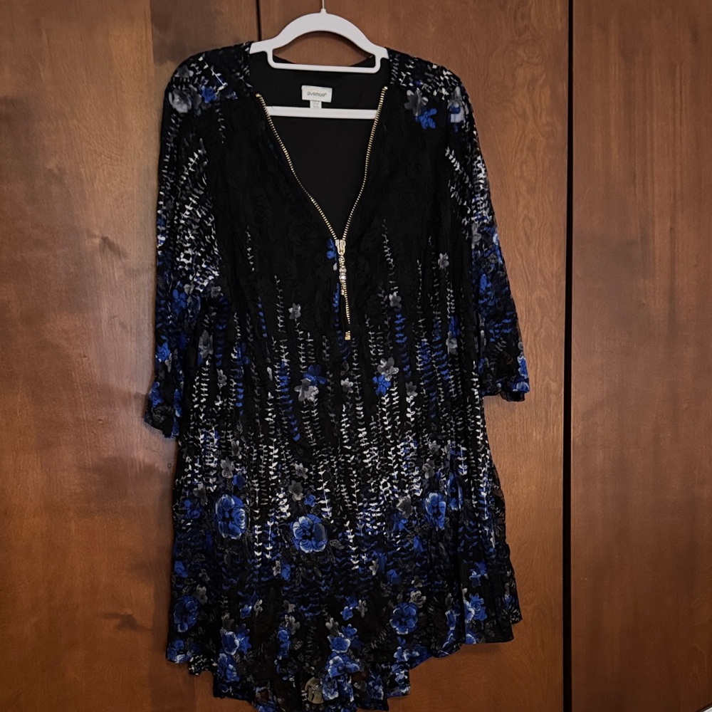 Avenue Black and Blue Floral Long Sleeve Dress
